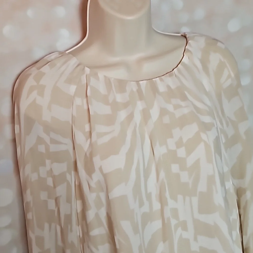 Calvin Klein | Beige and White Flowy Blouse - Picture 2 of 10